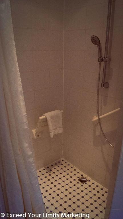 Vannituba majutusasutuses Hotel Zwei Länder