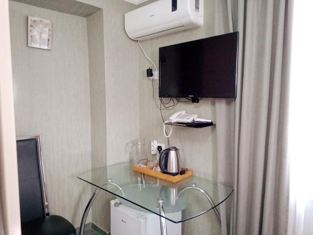 TV a/nebo společenská místnost v ubytování Hotel Aragvi