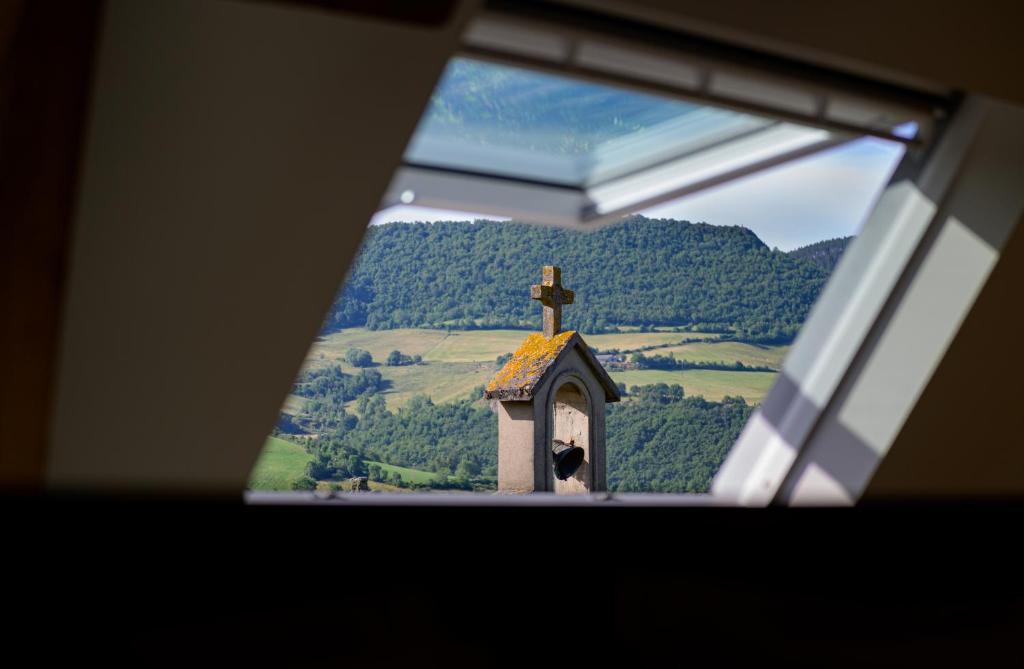 Nespecifikovaný výhled na hory nebo výhled na hory při pohledu z hotelu