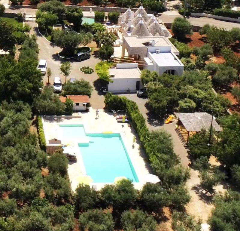 an aerial view of a house with a swimming pool at Trulli di Pozzomasiello in Locorotondo