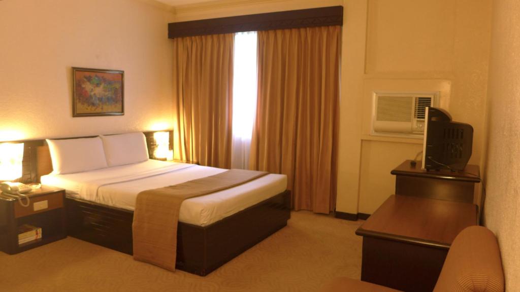 Postel nebo postele na pokoji v ubytování Rothman Hotel
