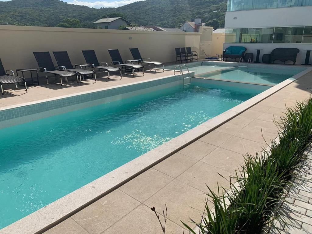  Aluguel Apartamento 2 Dormitórios Para 6 Pessoas com Piscina na Praia Bombas