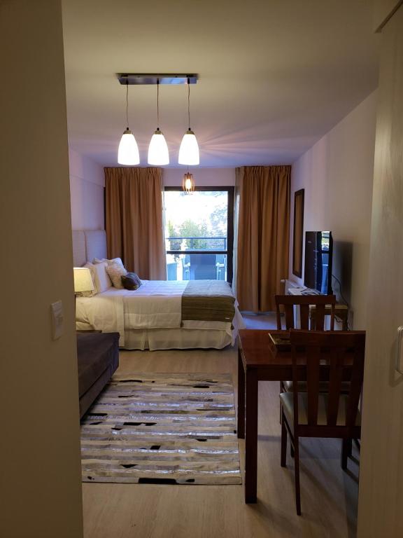 URBANA SUITES & STUDIOS 440にあるテレビまたはエンターテインメントセンター