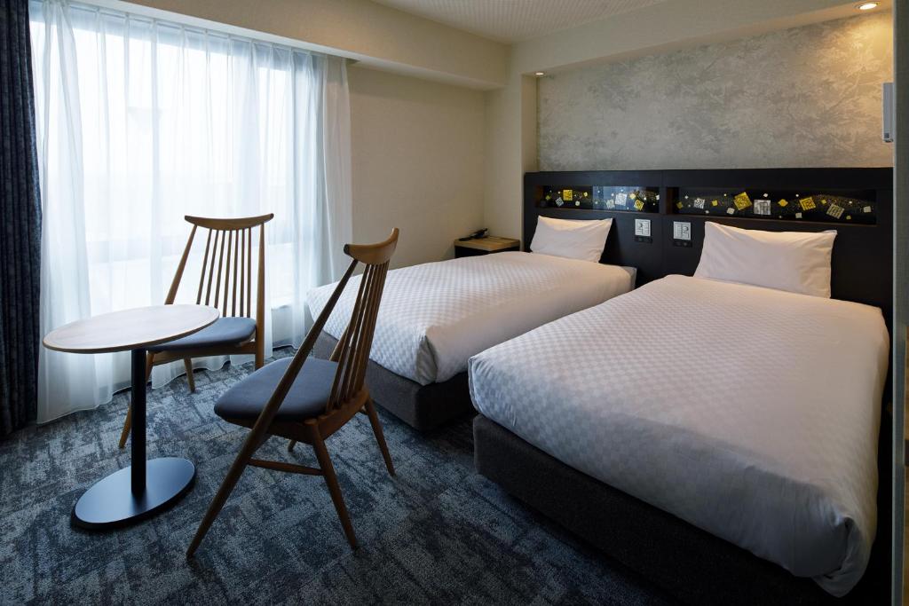 Postel nebo postele na pokoji v ubytování Via Inn Prime Kyotoeki Hachijoguchi