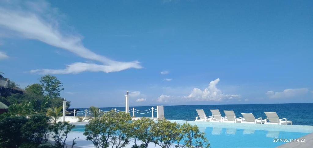 Bazén v ubytování Seascape Beach Resort Oslob nebo v jeho okolí