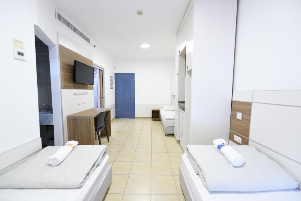 Postel nebo postele na pokoji v ubytování HI - Eilat Hostel