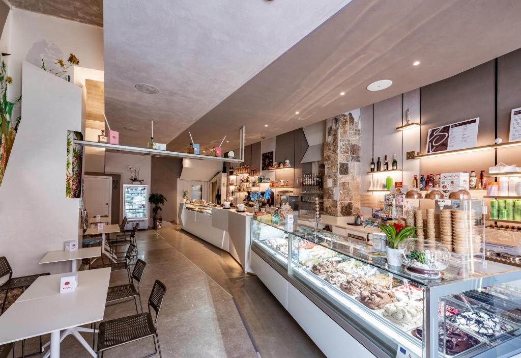 a restaurant with a counter and tables and chairs at Sinestesia in Polignano a Mare