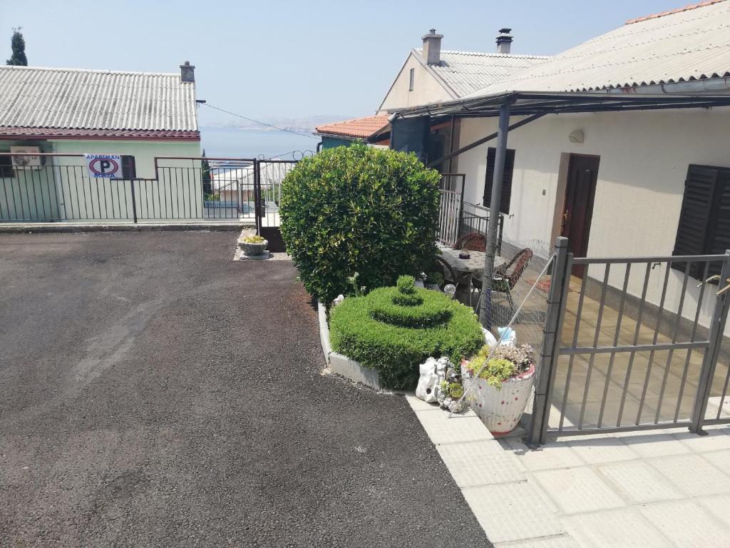Budova, v ktorej sa apartmán nachádza