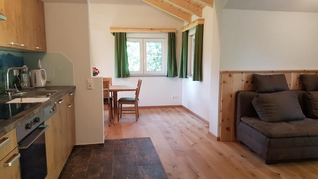 Kuchyň nebo kuchyňský kout v ubytování Ferienhaus Grillbauer