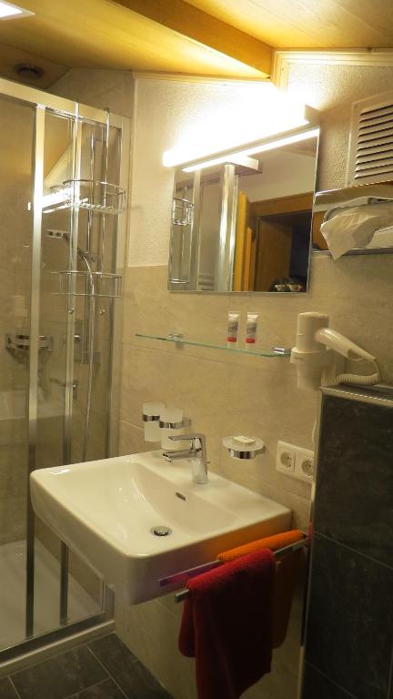 Koupelna v ubytování s'Landhaus