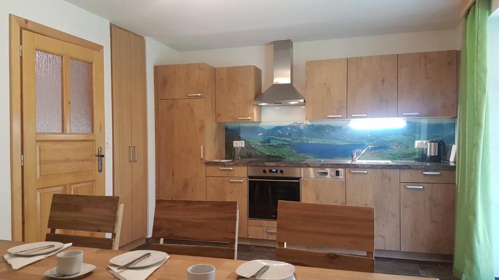 Kuchyň nebo kuchyňský kout v ubytování Ferienhaus Grillbauer