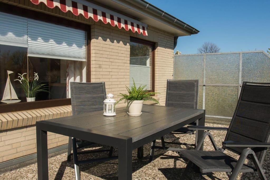a black table and chairs on a patio at Silbermoewe in Dahme