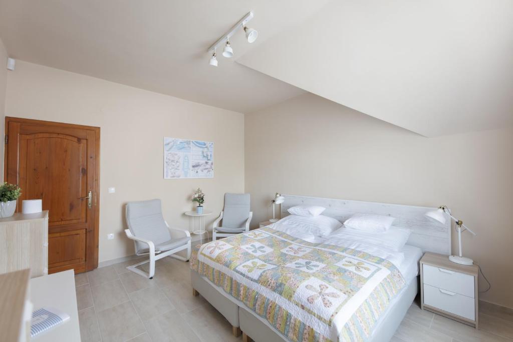 Posteľ alebo postele v izbe v ubytovaní TópART Apartman I