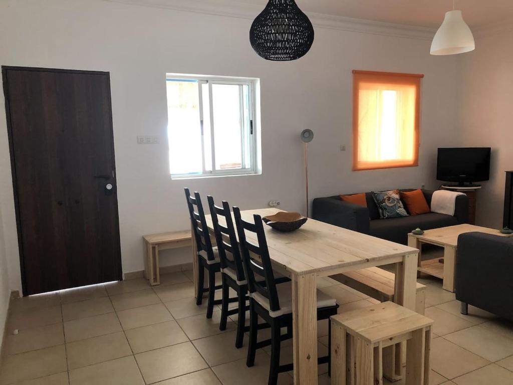 Televízia a/alebo spoločenská miestnosť v ubytovaní El Chalet