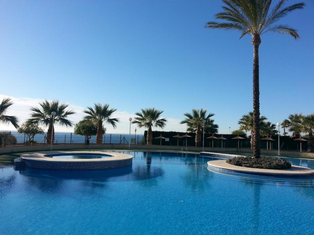 Zdjęcie z galerii obiektu Bajo con jardin WIFI junto al mar w mieście Playas de Orihuela