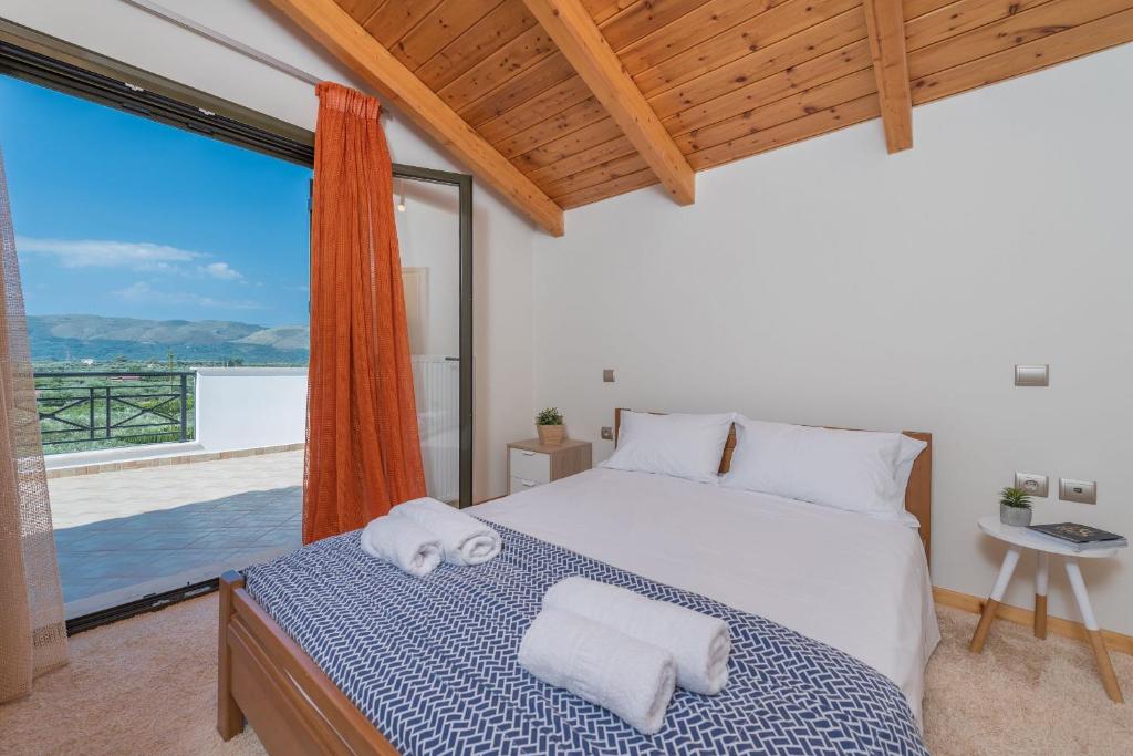 A bed or beds in a room at V and H House - Cozy & Ideal for Families, by ZanteWize