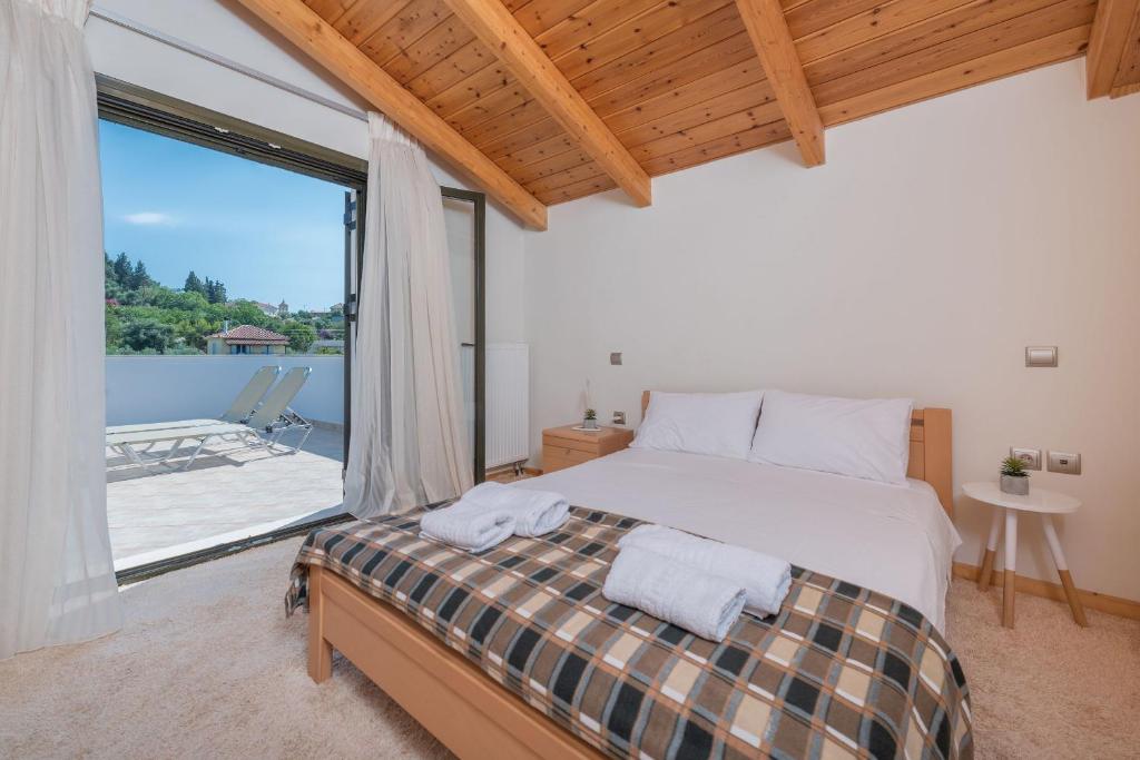 A bed or beds in a room at V and H House - Cozy & Ideal for Families, by ZanteWize