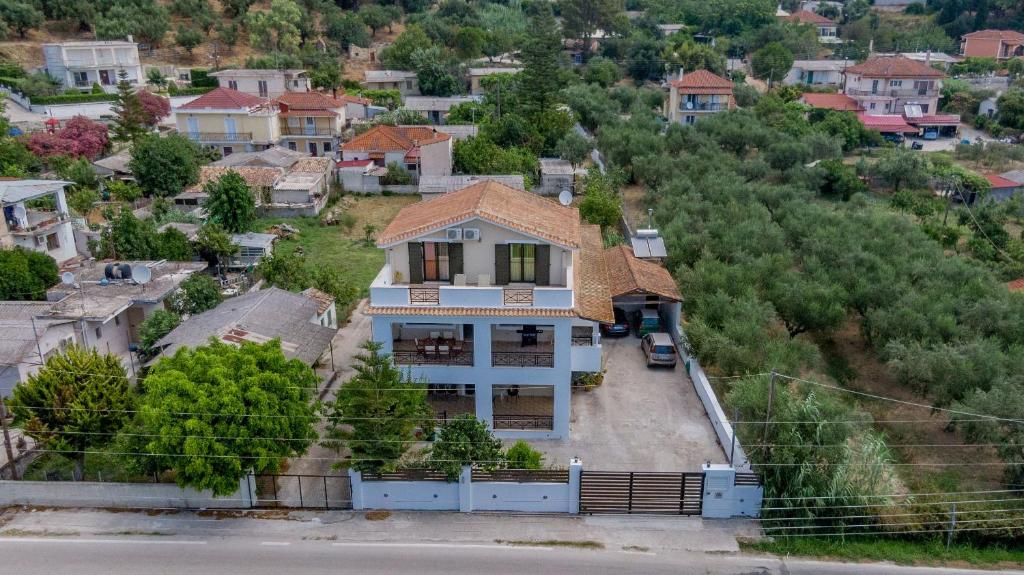 The surrounding neighborhood or a neighborhood close to the holiday home