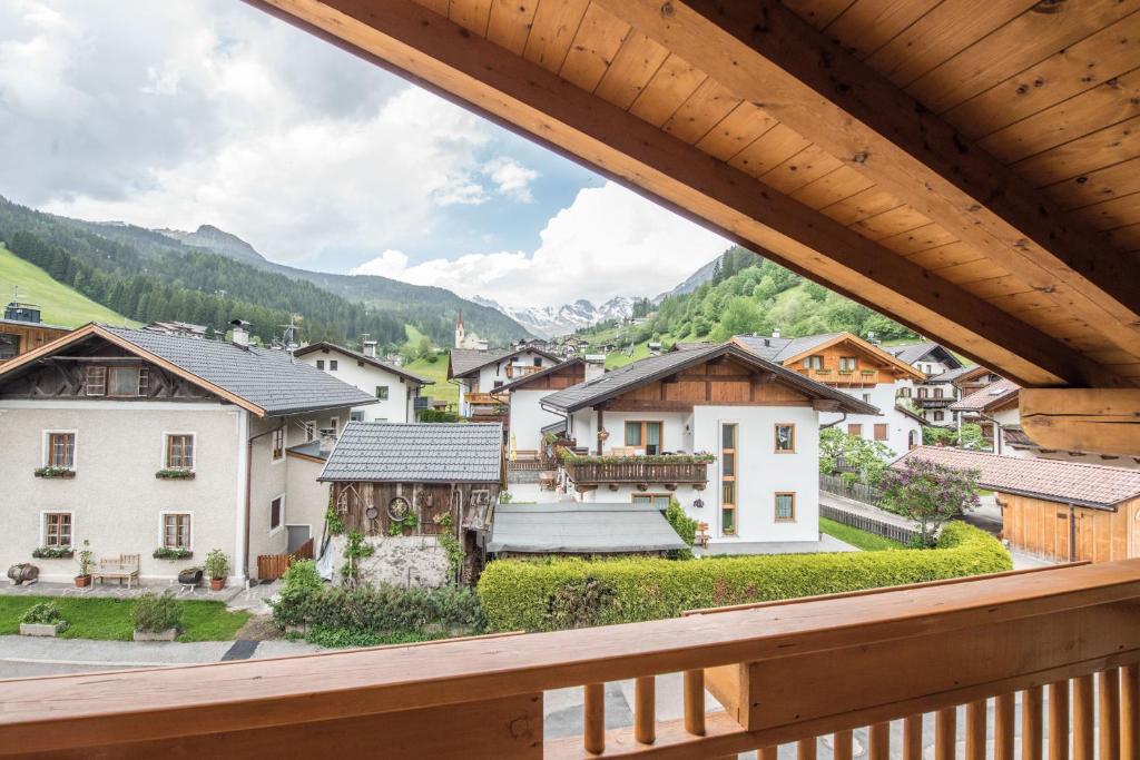 Nespecifikovaný výhled na hory nebo výhled na hory při pohledu z hotelu