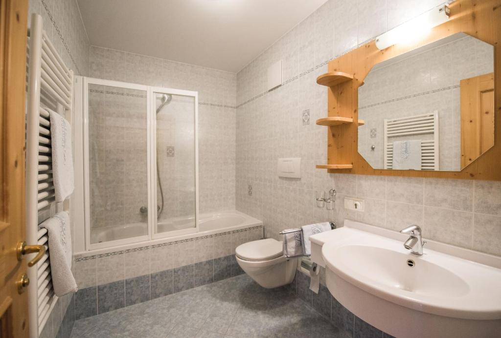 Koupelna v ubytování Hotel Rosenheim