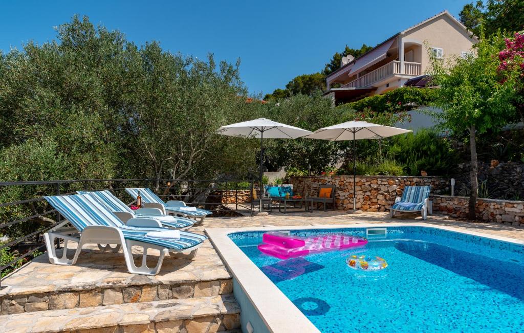 Bazén v ubytování Apartment Korina Vela Luka Gradina nebo v jeho okolí