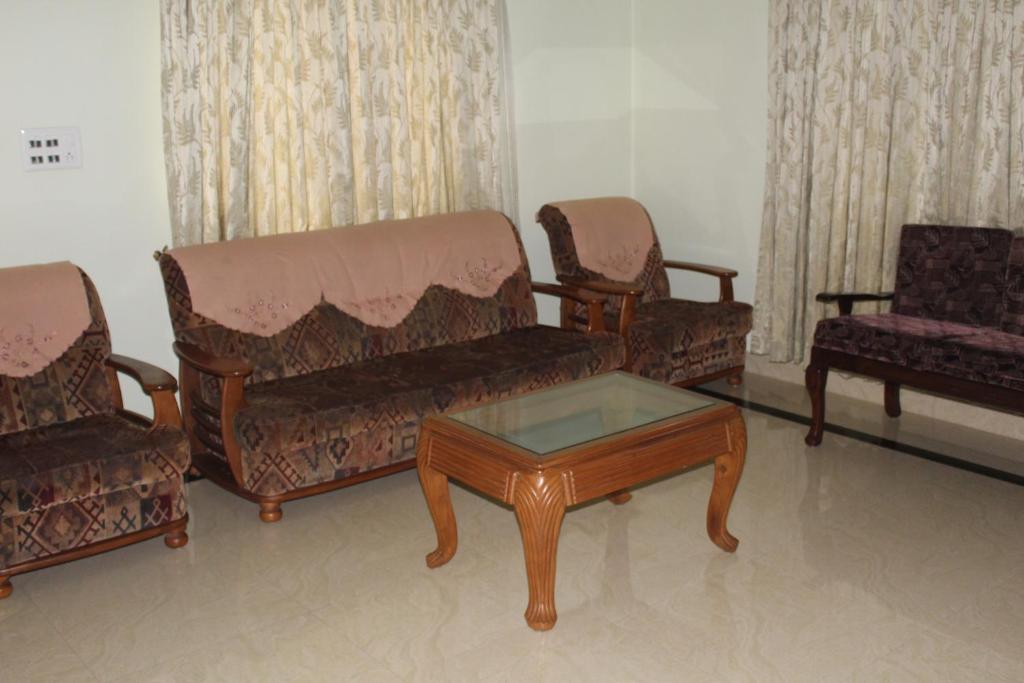 Whistling Woods Farm Stay - Habitación Cuádruple Con Balcón