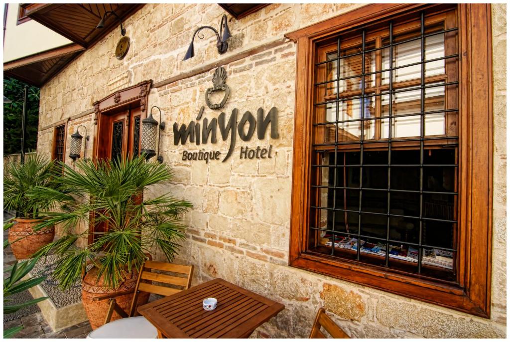 Certifikát, hodnocení, plakát nebo jiný dokument vystavený v ubytování Minyon Hotel