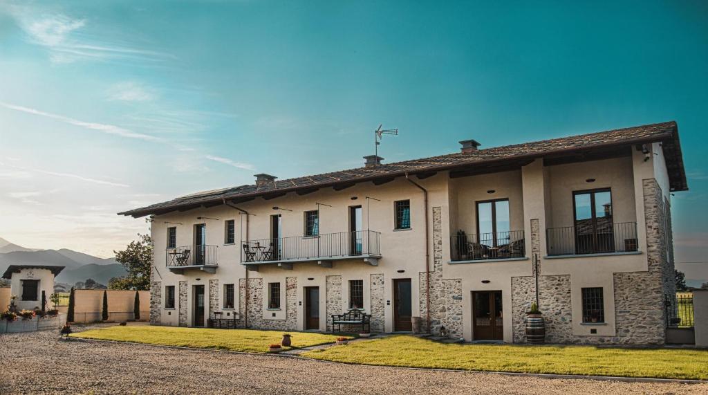 a large white building with windows and balconies at Amaranto Bed & Breakfast in Cavour