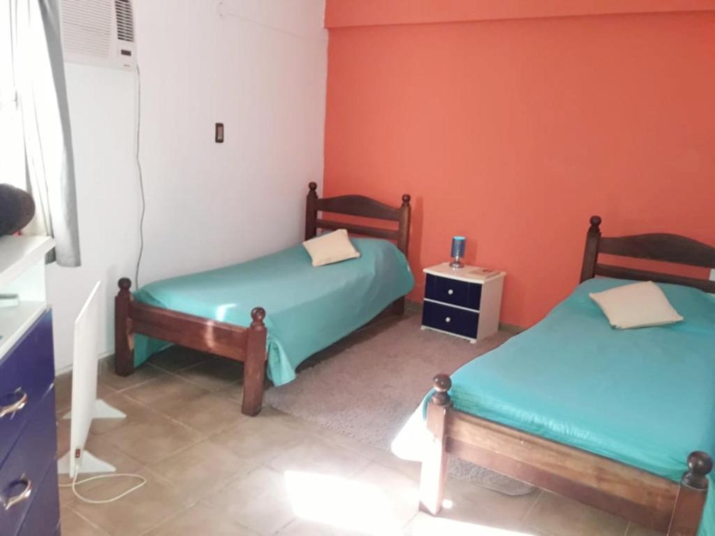Giường trong phòng chung tại Río y Sol