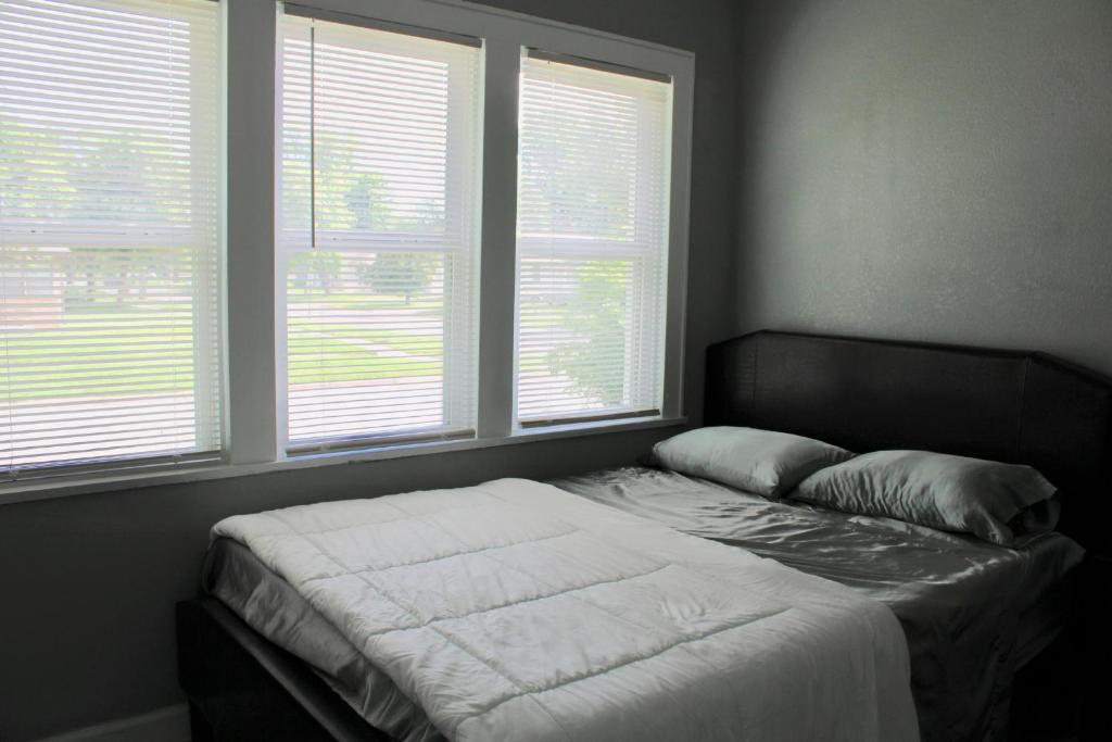 Apt 101 - Housity