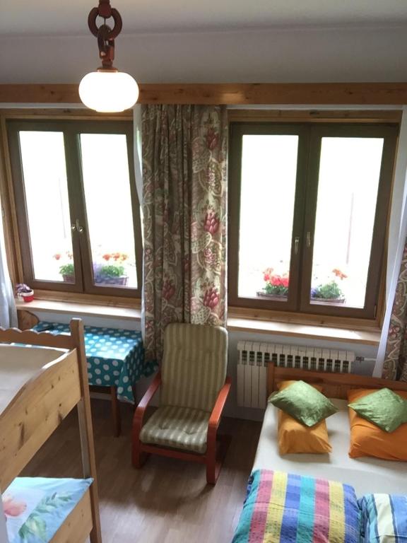 Posteľ alebo postele v izbe v ubytovaní Villa jumper widok na całe Tatry łazienka nie jest w pokoju i jest wspólna z innymi ludźmi
