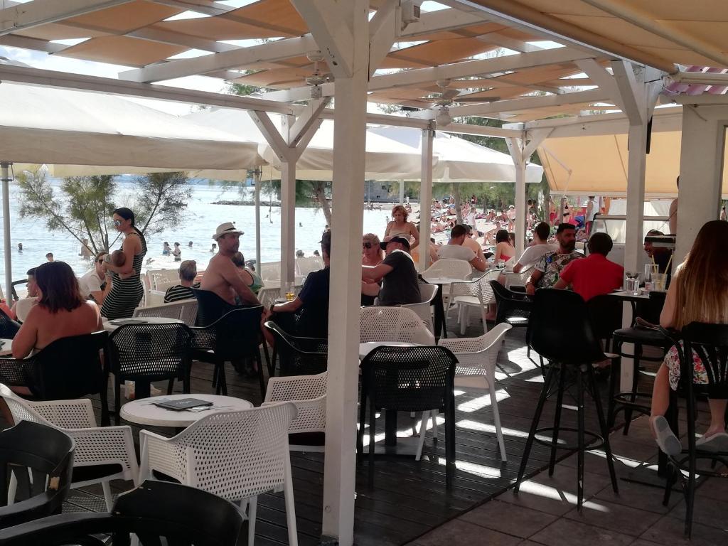 Restaurace v ubytování Modern Apartment near Split & Trogir