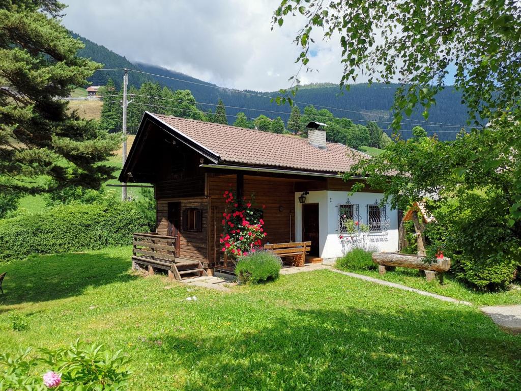 a small house in a field with a yard at Waldheimat in Fresach