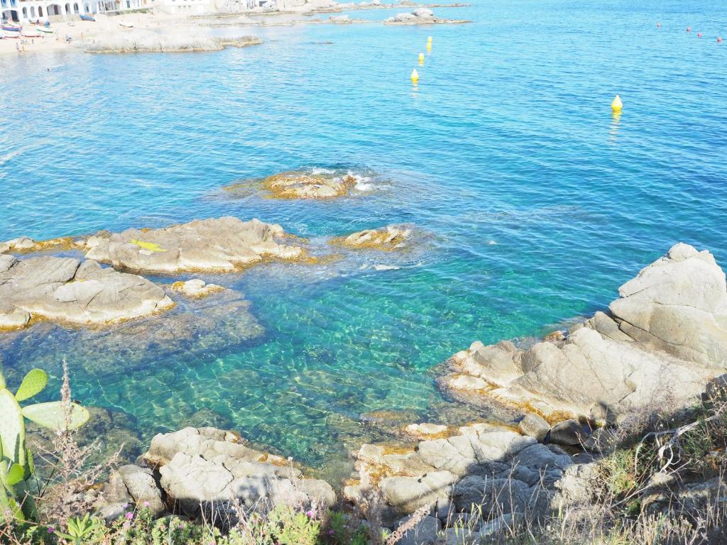 Fotografie z fotogalerie ubytování Apartamento en Calella de Palafrugell con vistas al mar, piscina y terraza v destinaci Calella de Palafrugell