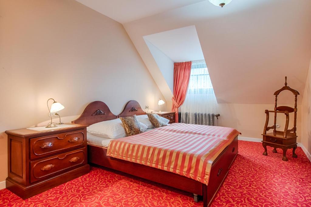Postel nebo postele na pokoji v ubytování Hotel Zlatý Orel