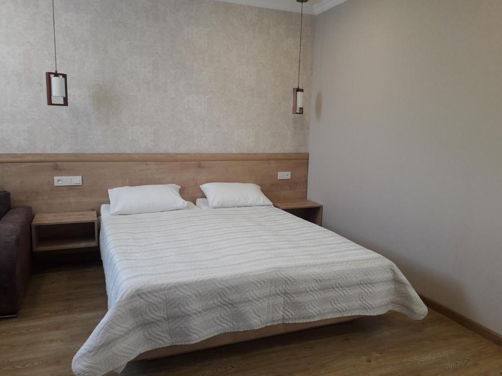 Postel nebo postele na pokoji v ubytování Akaki's Guesthouse
