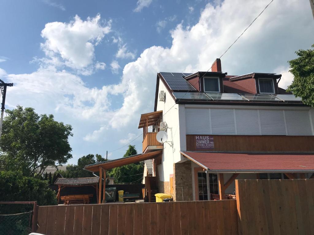 Budova, v ktorej sa apartmán nachádza