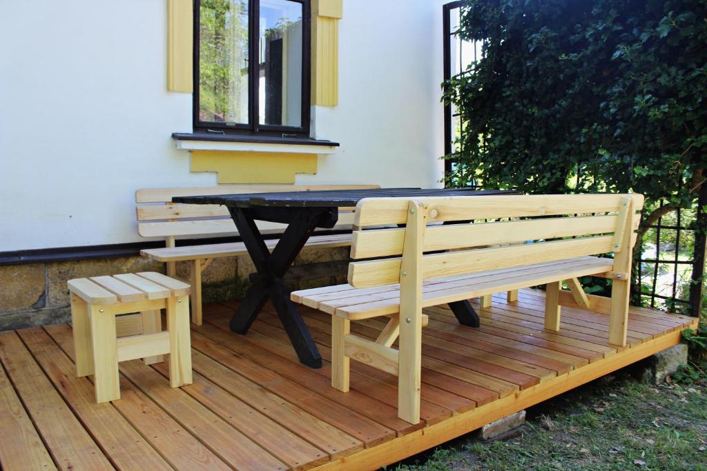 Balkón nebo terasa v ubytování Chalupa, kde bejval krám