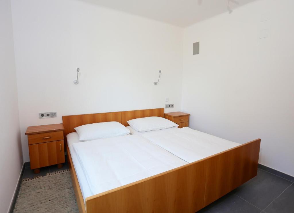 A bed or beds in a room at Appartementhaus Franz Samonig