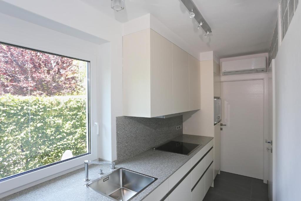 A kitchen or kitchenette at Appartementhaus Franz Samonig