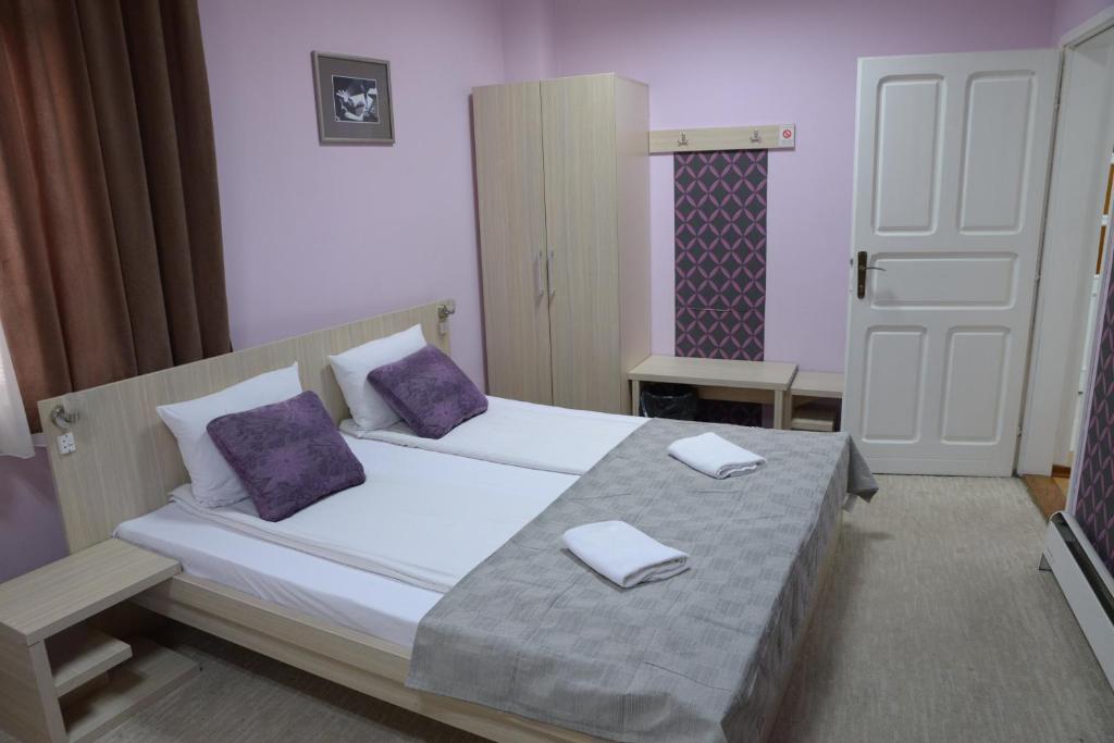 Postel nebo postele na pokoji v ubytování Guest House GOLDEN COIN