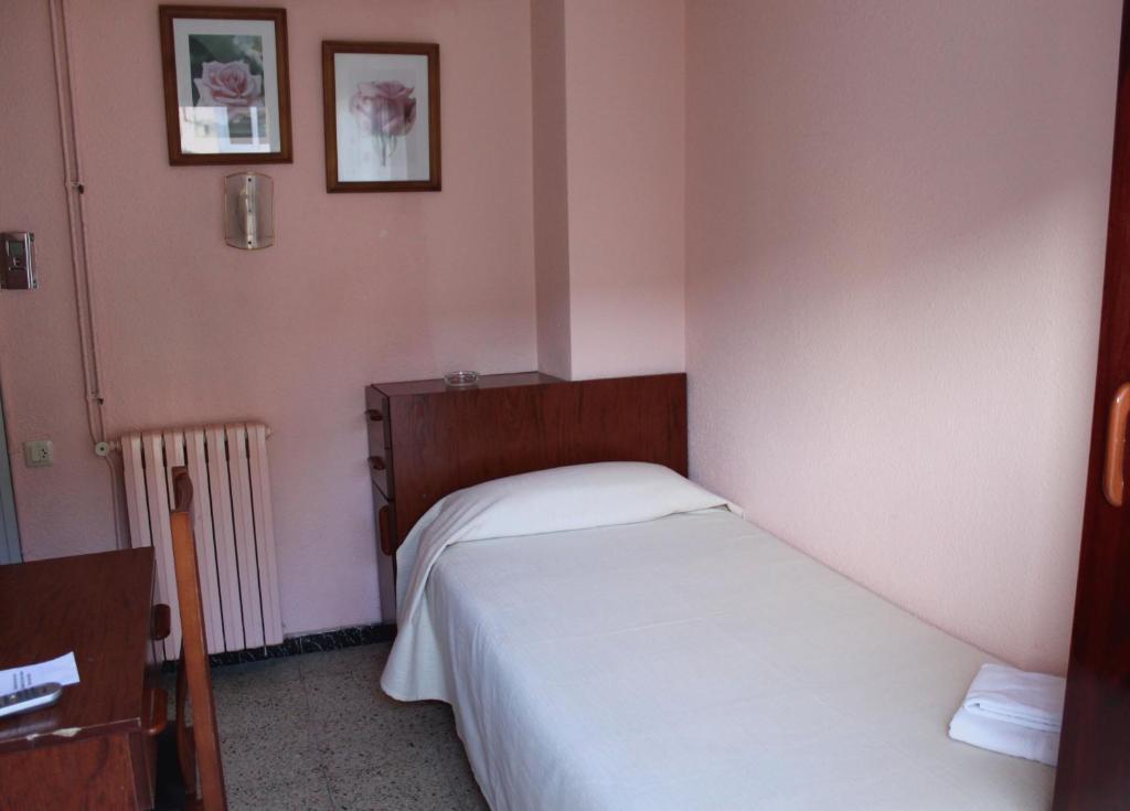 Postel nebo postele na pokoji v ubytování Hostal Solimar