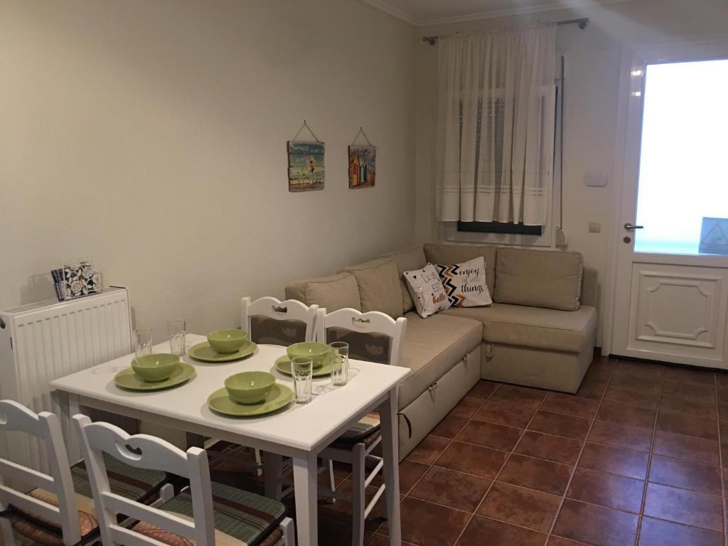 Istumisnurk majutusasutuses Villa Sourouko