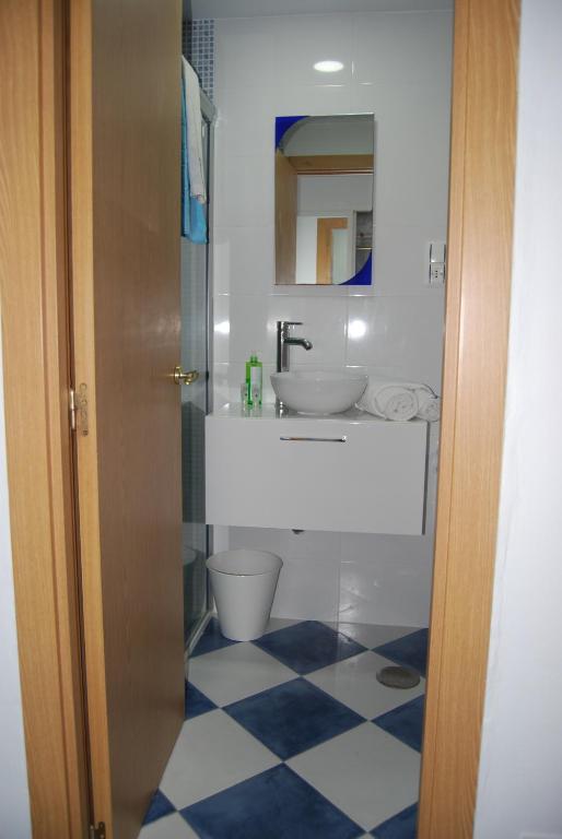 Łazienka w obiekcie M3 904 Azul Mediterráneo bonito y confortable estudio
