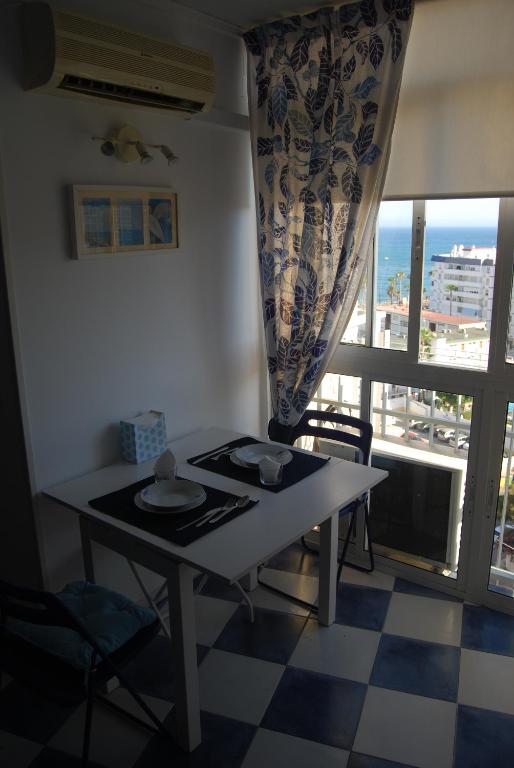 Zdjęcie z galerii obiektu M3 904 Azul Mediterráneo bonito y confortable estudio w mieście Benalmádena
