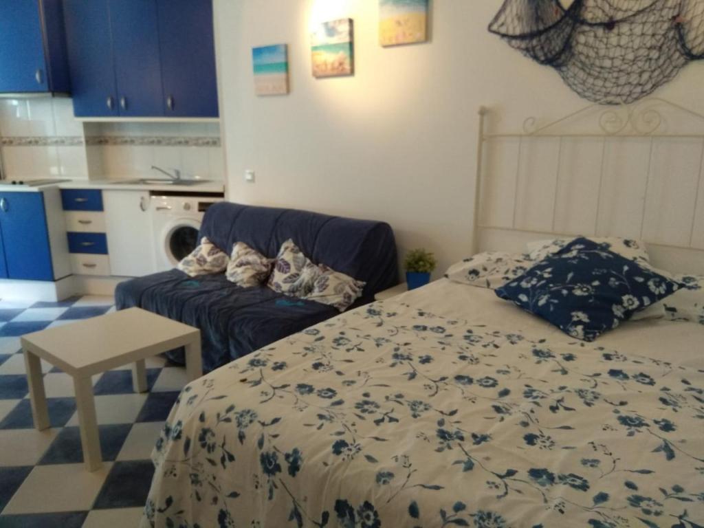 Łóżko lub łóżka w pokoju w obiekcie M3 904 Azul Mediterráneo bonito y confortable estudio