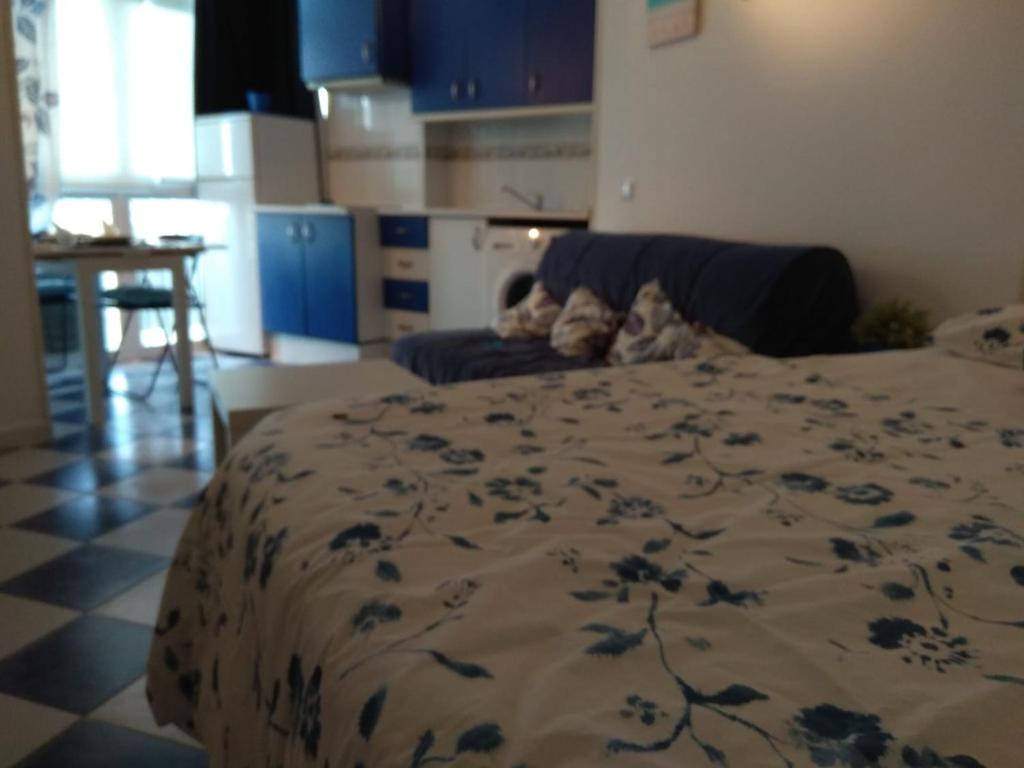 Łóżko lub łóżka w pokoju w obiekcie M3 904 Azul Mediterráneo bonito y confortable estudio