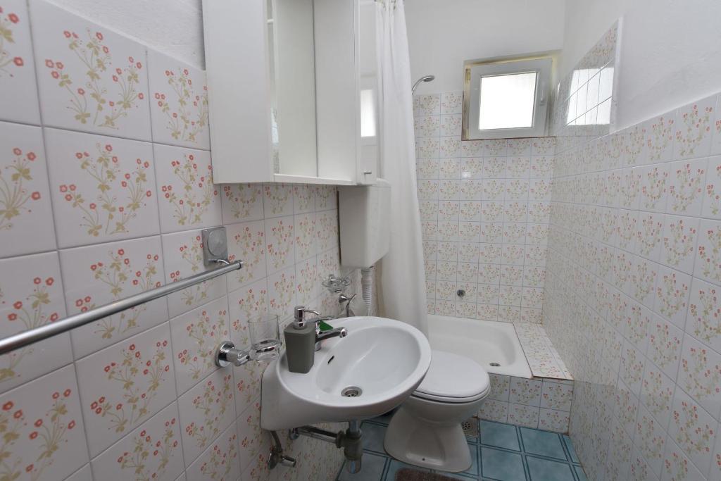 Kúpeľňa v ubytovaní Apartments Jere Proto
