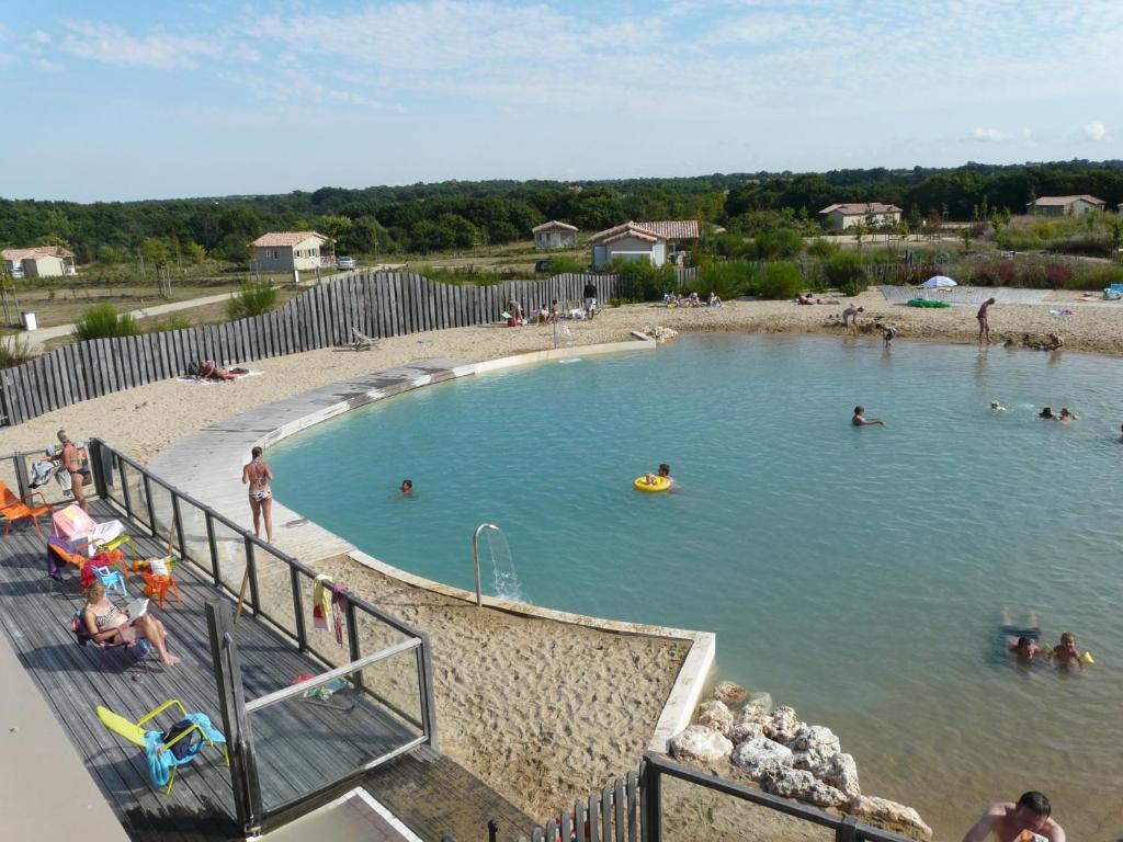 Vista de la piscina de Nature Holiday's Domaine du Pré - Officiel o alrededores