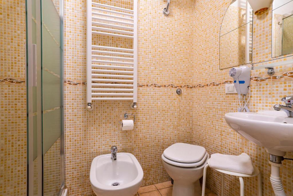 A bathroom at B&B La Cittadella